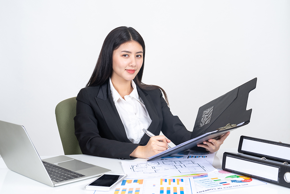 Nữ nhân viên kế toán văn phòng sang trọng